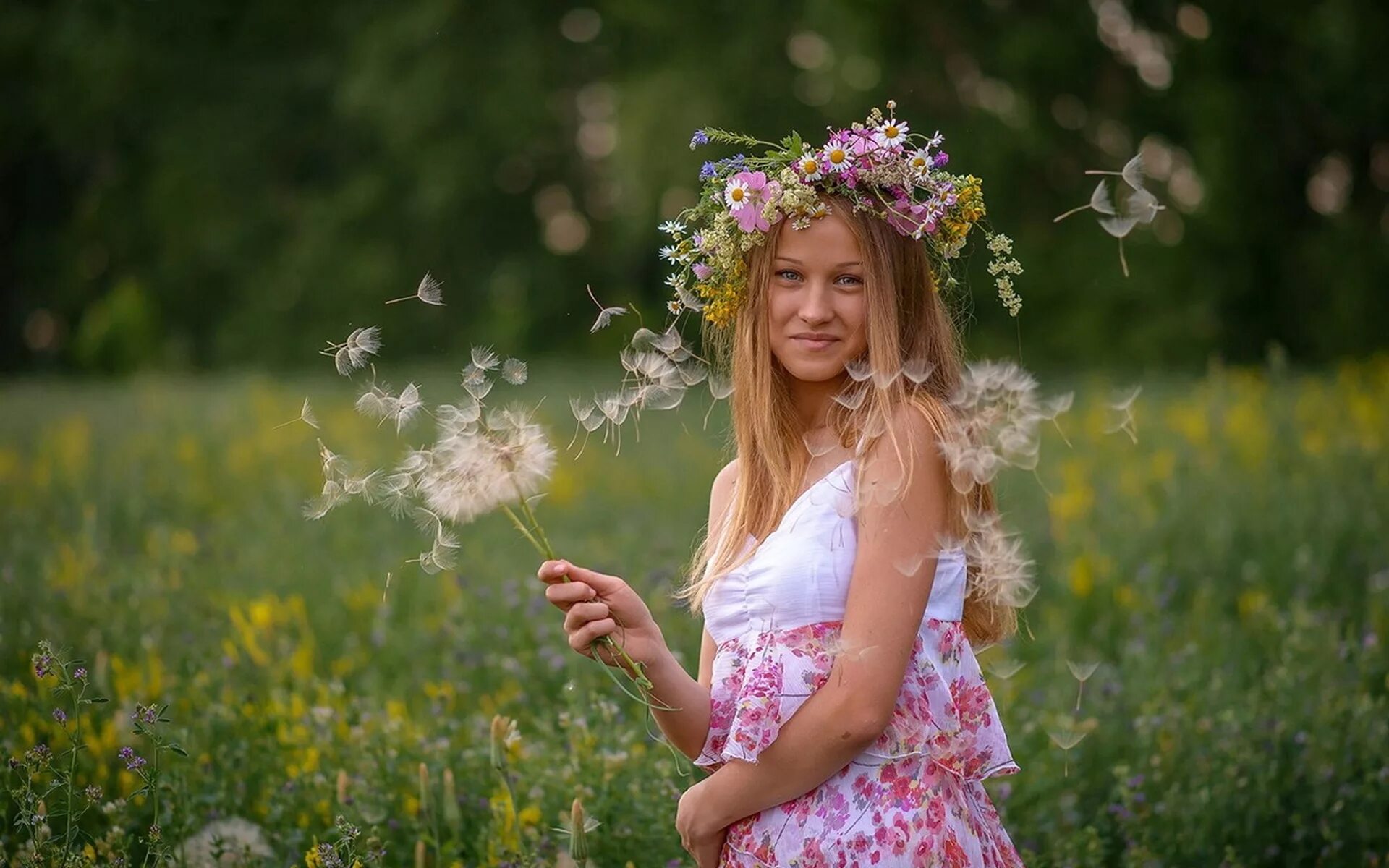 Фотосессия в одуванчиках. Девушки летом. Летняя фотосессия на природе. Девочка летом. Спокойная девушка какая