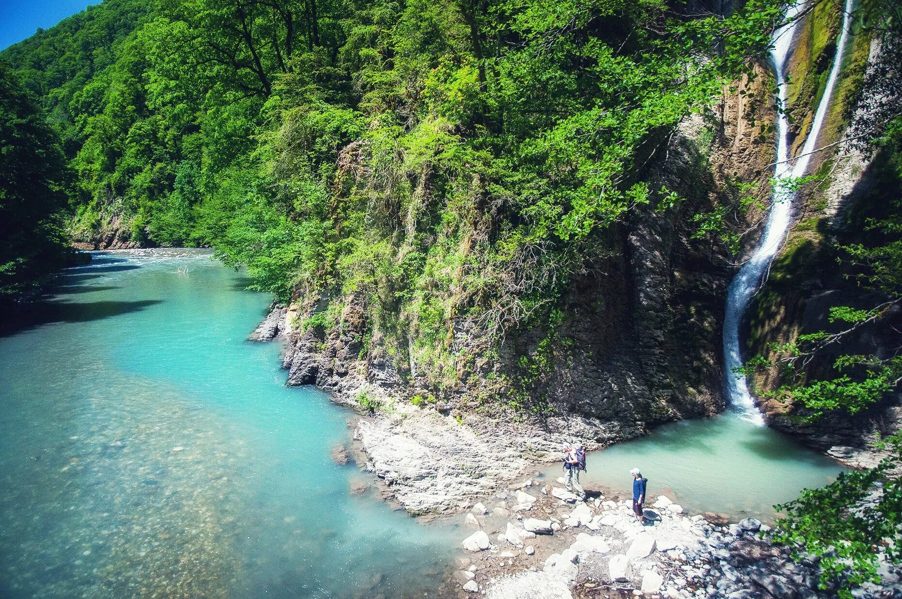 Водопад изумрудный Мзымта. Ореховский водопад Сочи. Водопад Ажек Сочи. Пластунка водопады Сочи. Природные достопримечательности сочи