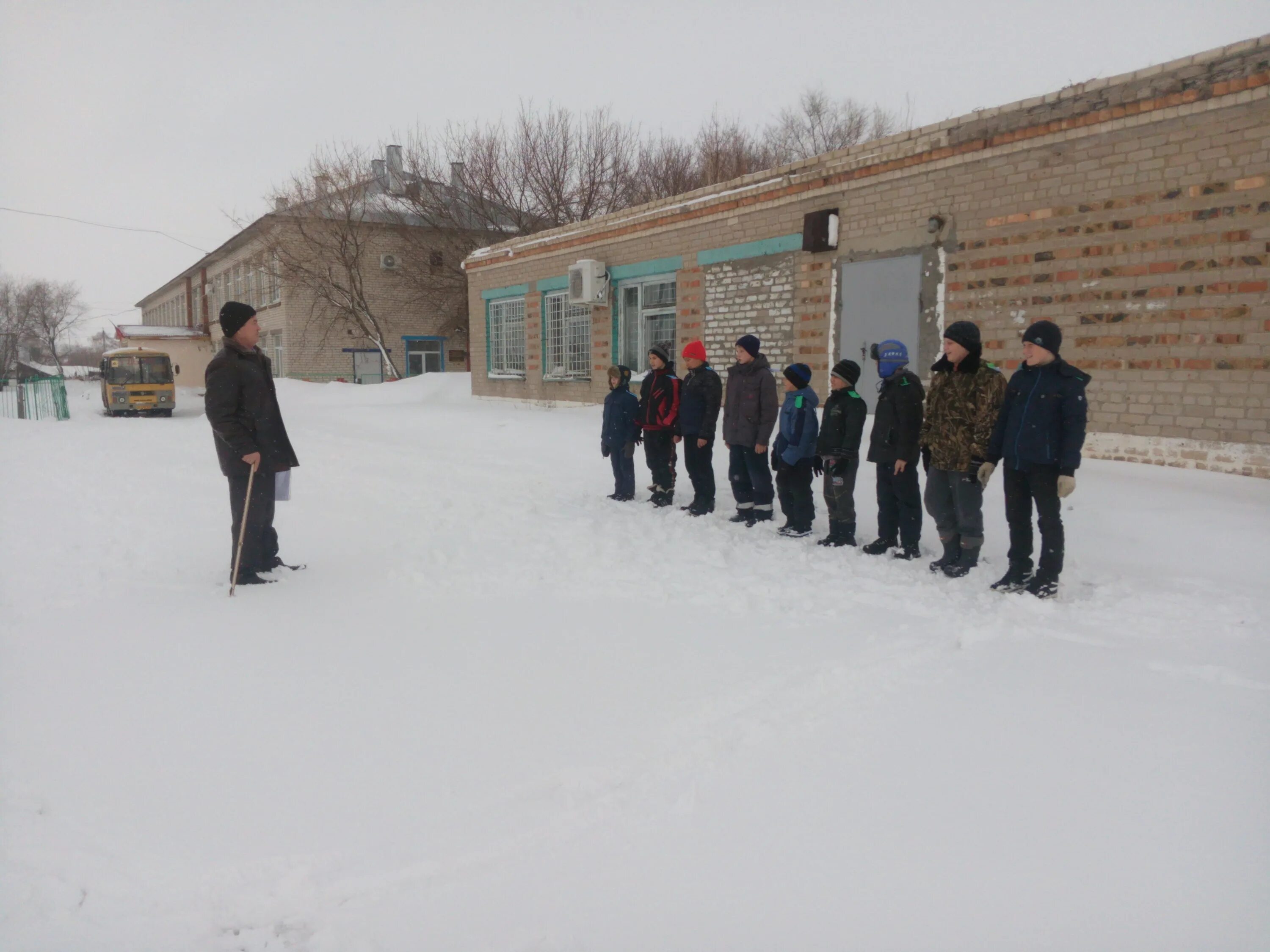 Село летниково самарская область. Село утевка самарская область население. Летниково. Памятник войну в нефтегорске самарская область. Летниково самарская область.