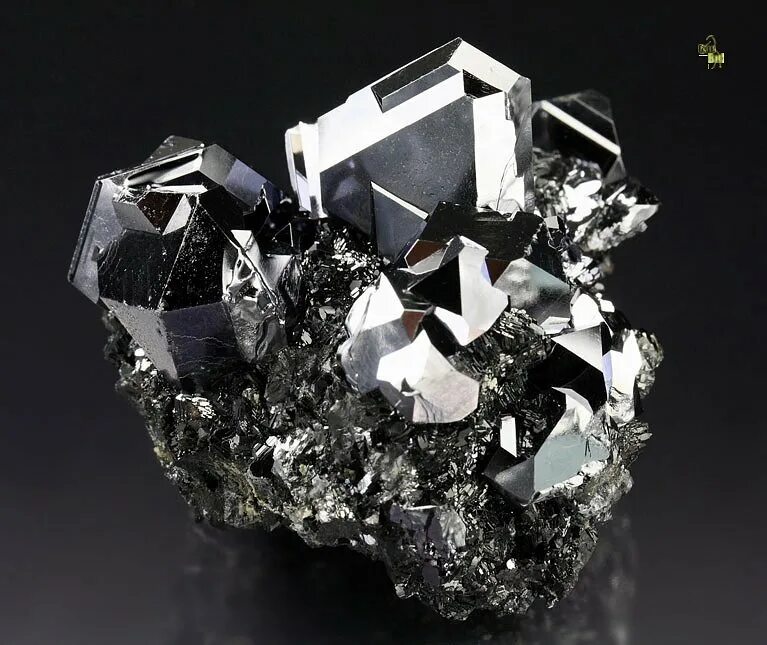 Самый черный минерал. Морион (минерал). Galena Кристалл. Черный минерал. Бело черный минерал.