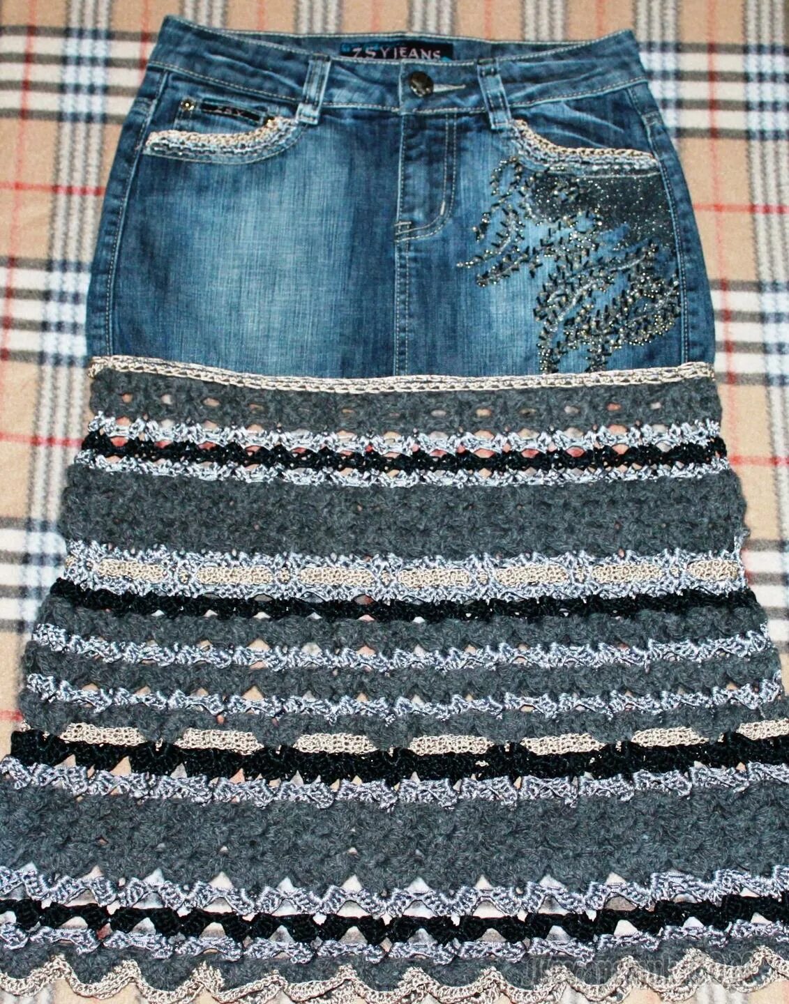 Джинсовые юбки из старых джинс. Комбинированная джинсовая юбка. Юбка из старых джинсов. Джинсовая юбка с тканью комбинированная. Комбинированная юбка из джинса и ткани.