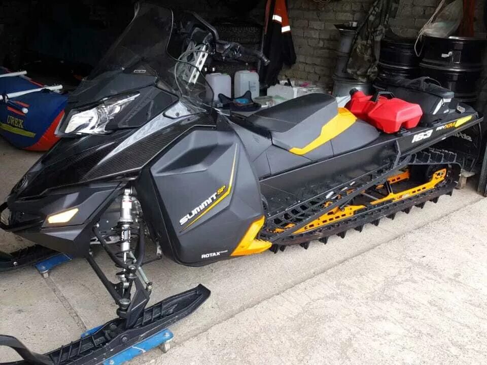 Купить снегоход саммит. Снегоход BRP Summit 800. BRP Ski-Doo Summit 800. BRP Summit 800 e-Tec. Снегоход BRP Summit 800 e-Tec.