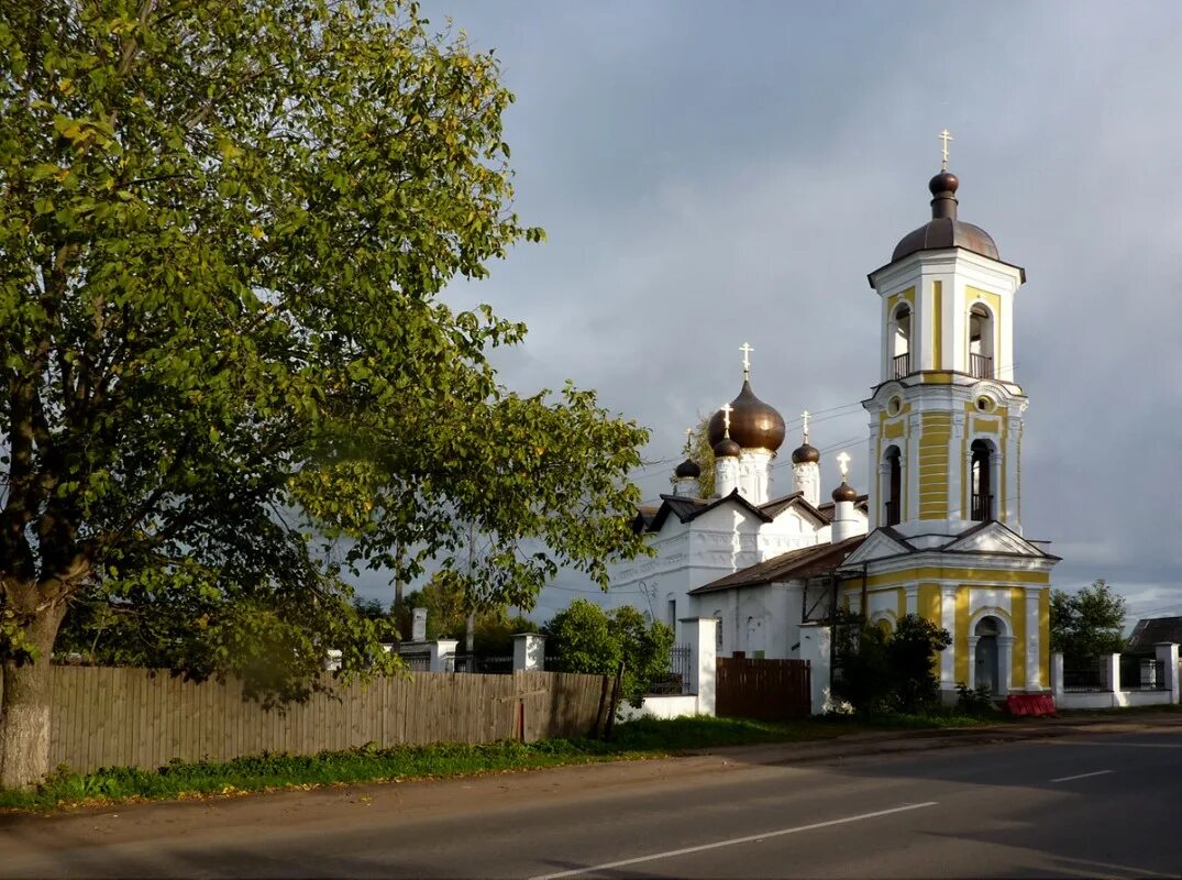 Церкви в старой руссе. Храм святителя николы чудотворца. старая русса. церковь николая чудотворца в старой руссе. никольская церковь старая русса. церковь николая чудотворца в старой руссе старая русса.