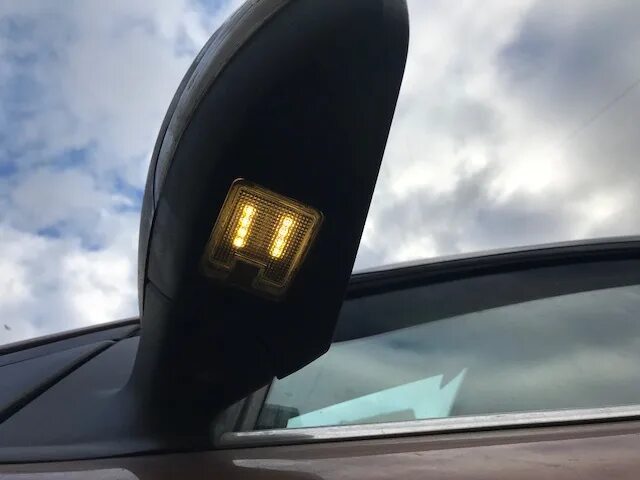 Зеркала форд куга. Лампы в зеркале Форд Куга 2008-2012. Зеркало Ford Kuga. Подсветка Ford Kuga 2. Зеркало боковое Форд Куга 1.