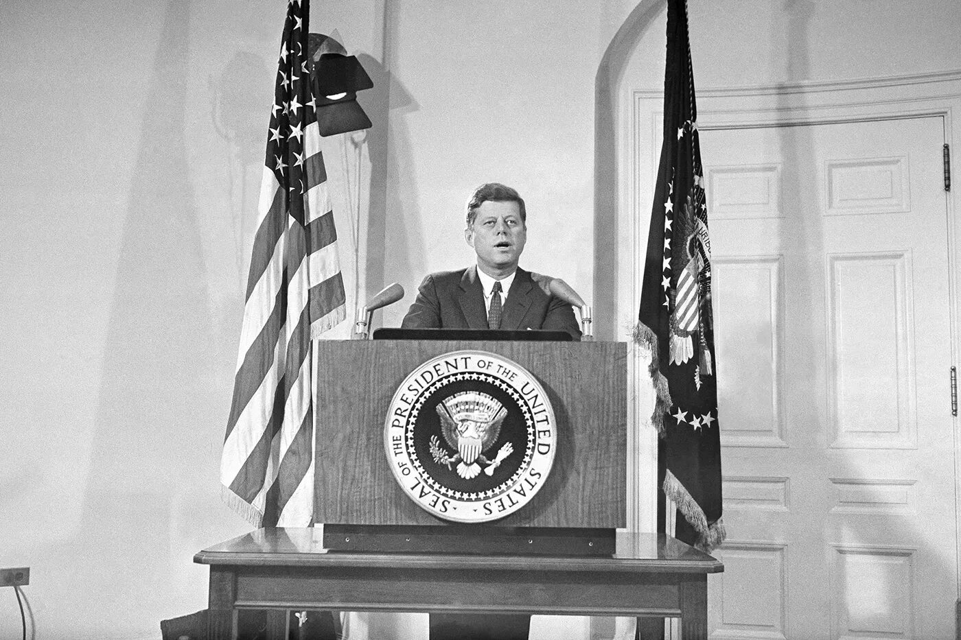 Карибский кризис 1962 Кеннеди. Джон Кеннеди Карибский кризис. Кубинский ракетный кризис 1962.