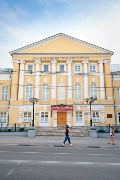 Политехнический институт внутри рязань. Политех рязань. Московский политехнический университет рязань. Инновации в музее. Рязань ргу внутри.