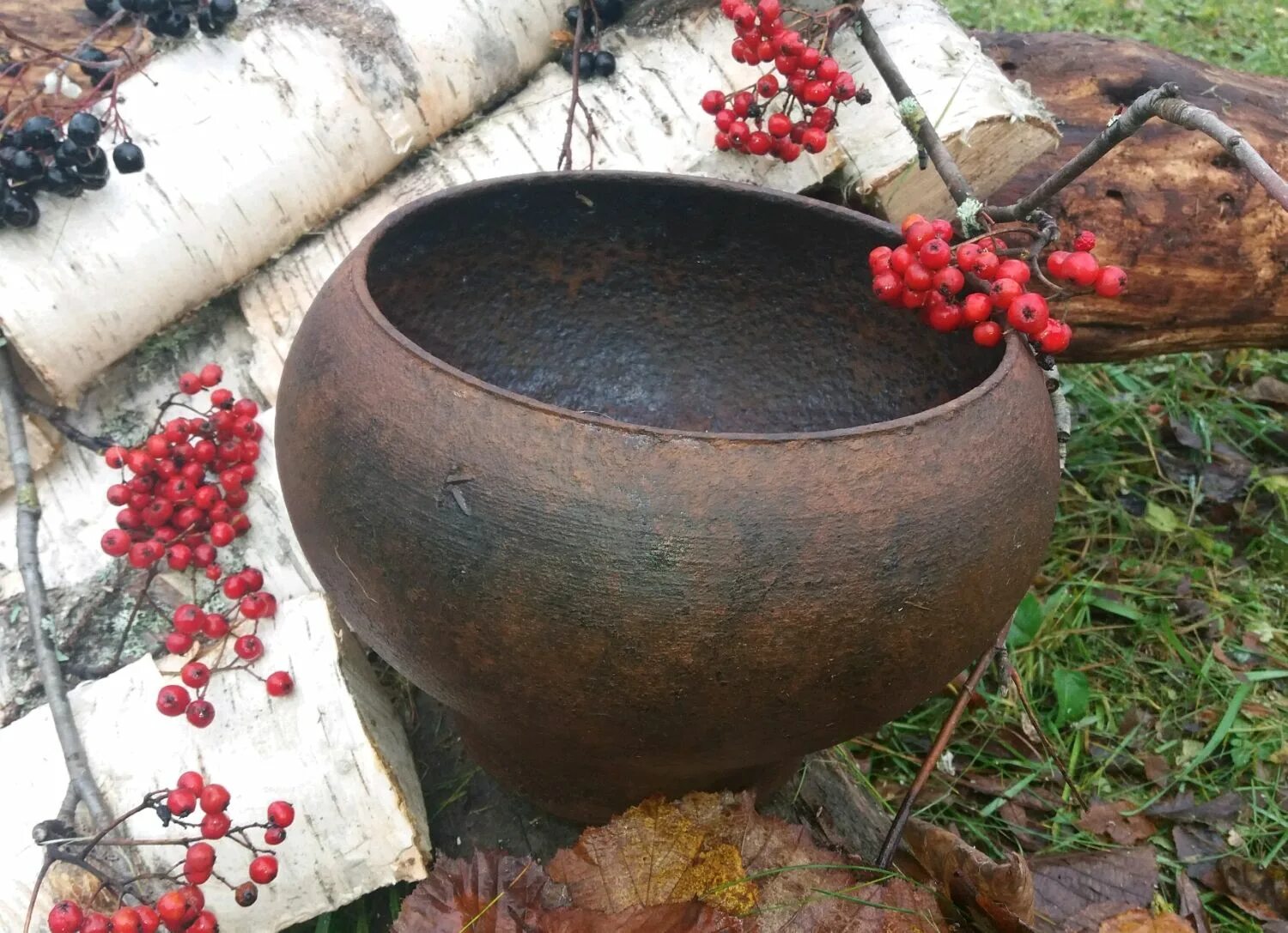 Старинный чугунный горшок. Чугунок апекс. Чугунков москва. Чугунок эмалированный. Чугунок ссср чугун 10 литров.