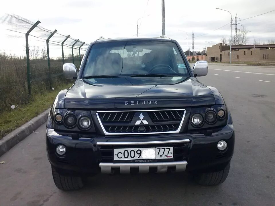 Паджеро 3 3.2 дизель купить. Mitsubishi Pajero 3 Exclusive 3.2. Фары Mitsubishi Pajero 3. Фары Паджеро 3 эксклюзив. Паджеро 3 Дакар эксклюзив.