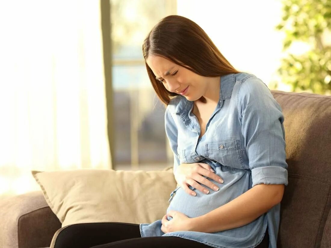 Первые схватки при беременности. Беременные женщины. Ранняя беременность. Беременные с больным животом.
