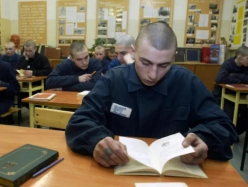 Учреждения закрытого для несовершеннолетних. Школа в колонии для несовершеннолетних. учебно воспитательная колония. спецучреждения для несовершеннолетних. специальное учебно-воспитательное учреждение.