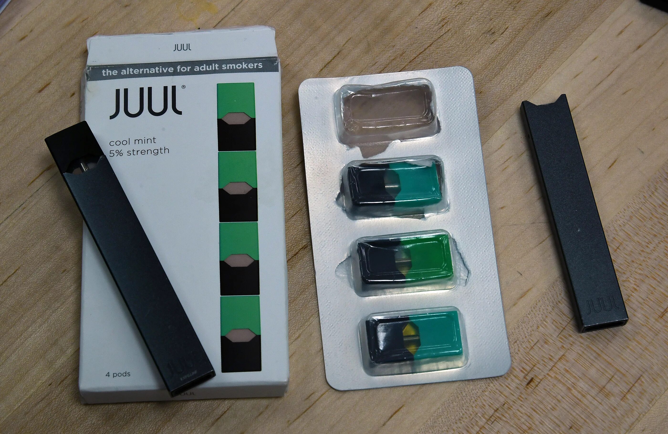 Джул электронная. Juul Labs Juul 8w 200 Mah. Juul Labs simple 8w 200 Mah графитовый. Juul c3. Набор Juul Labs Juul.