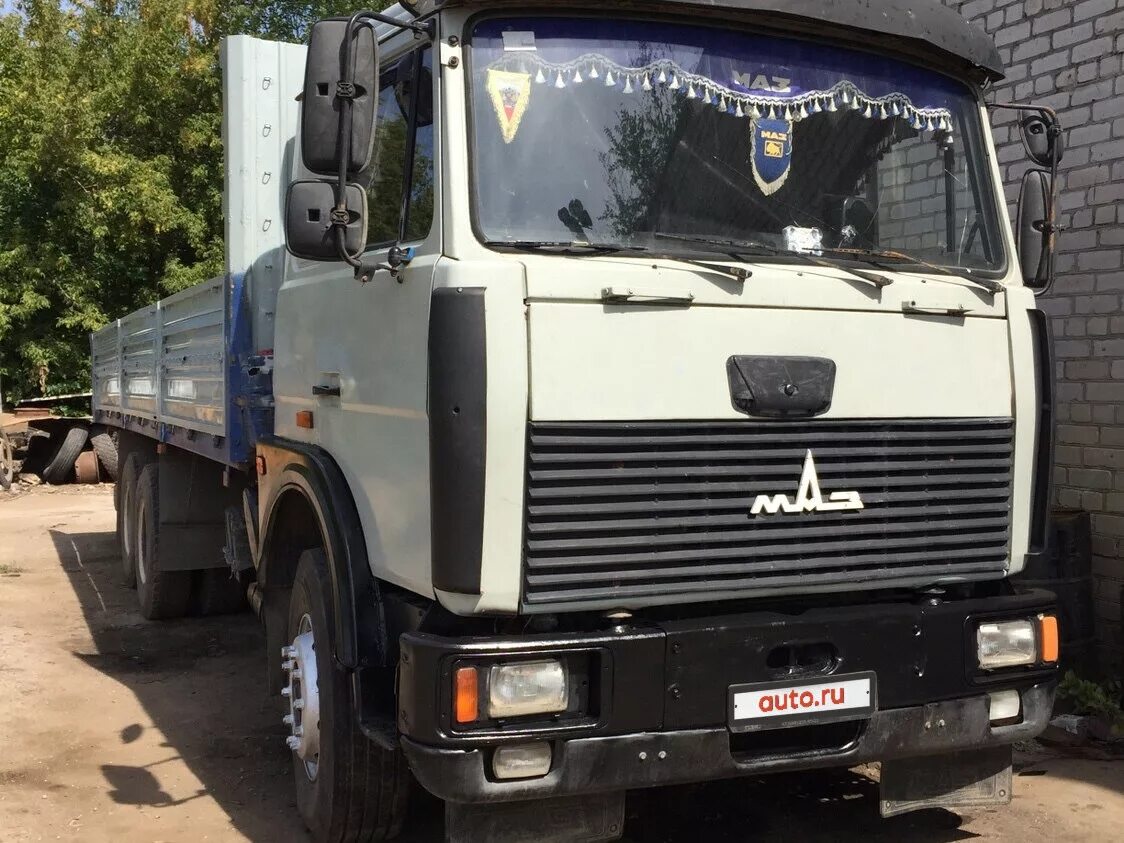 Маз бортовой 642205. Маз 63 12 с 5. Маз 6303 зерновоз. Обвесы на маз 63 17. Маз 6312 белый.