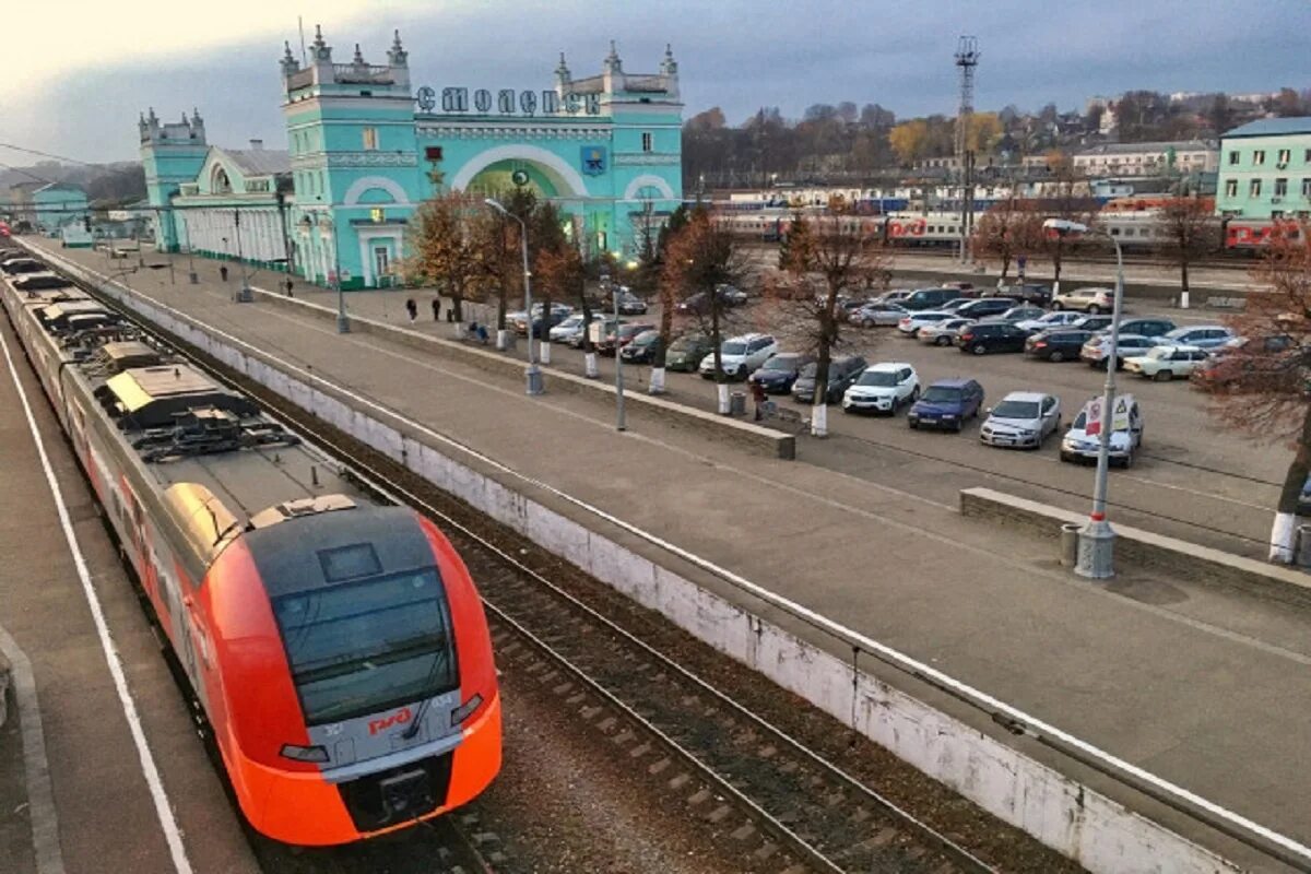 ЖД вокзал Смоленск Ласточка. РЖД вокзал Смоленск. ЖД вокзал Смоленск вагон. РЖД Смоленск Москва. От москвы до смоленска поезд часов