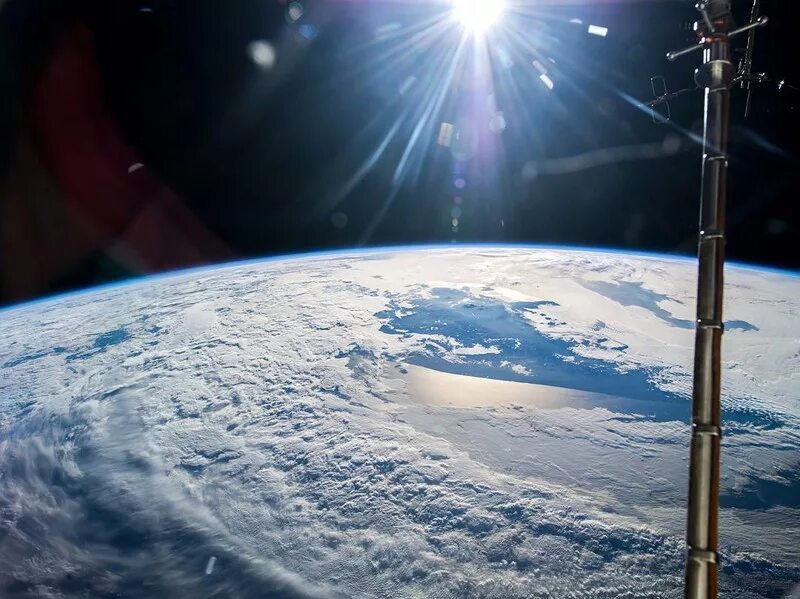 Земля в иллюминаторе картинки. Вид из ракеты в космос. Земля в иллюминаторе. Иллюминатор космос. Космос глазами Космонавтов.