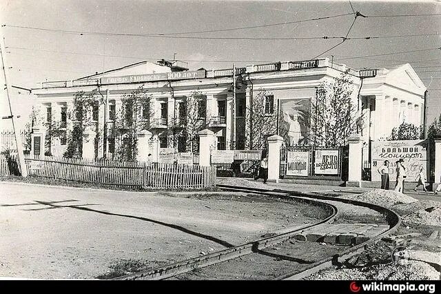 Старый Карпинск. Школа 25 Волчанск Свердловская область. ЖД вокзал Карпинск. Кинотеатр волчанск