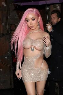 Busty Slut Nikita Dragun Showing Her Body for the Paparazzi.