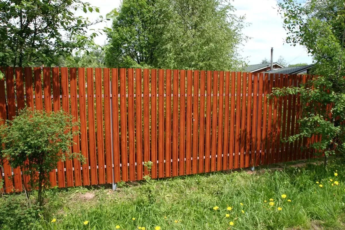 Штакетник 2 метра купить. Штакетник 0.45 Твин. Евроштакетник RAL 3009. Евроштакетник Твин. Металлический штакетник Гранд лайн.