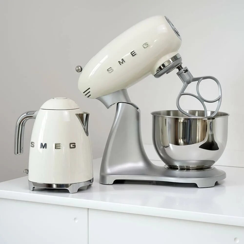 Сервис смег. Тостер Smeg tsf01creu. Чайник Smeg klf03creu. Чайник тостер Смег ретро стиль. Смег фирма миксер.