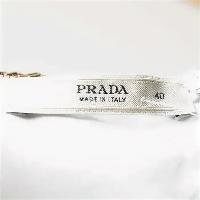 Prada авито. Prada бирка. prada made in italy этикетка.