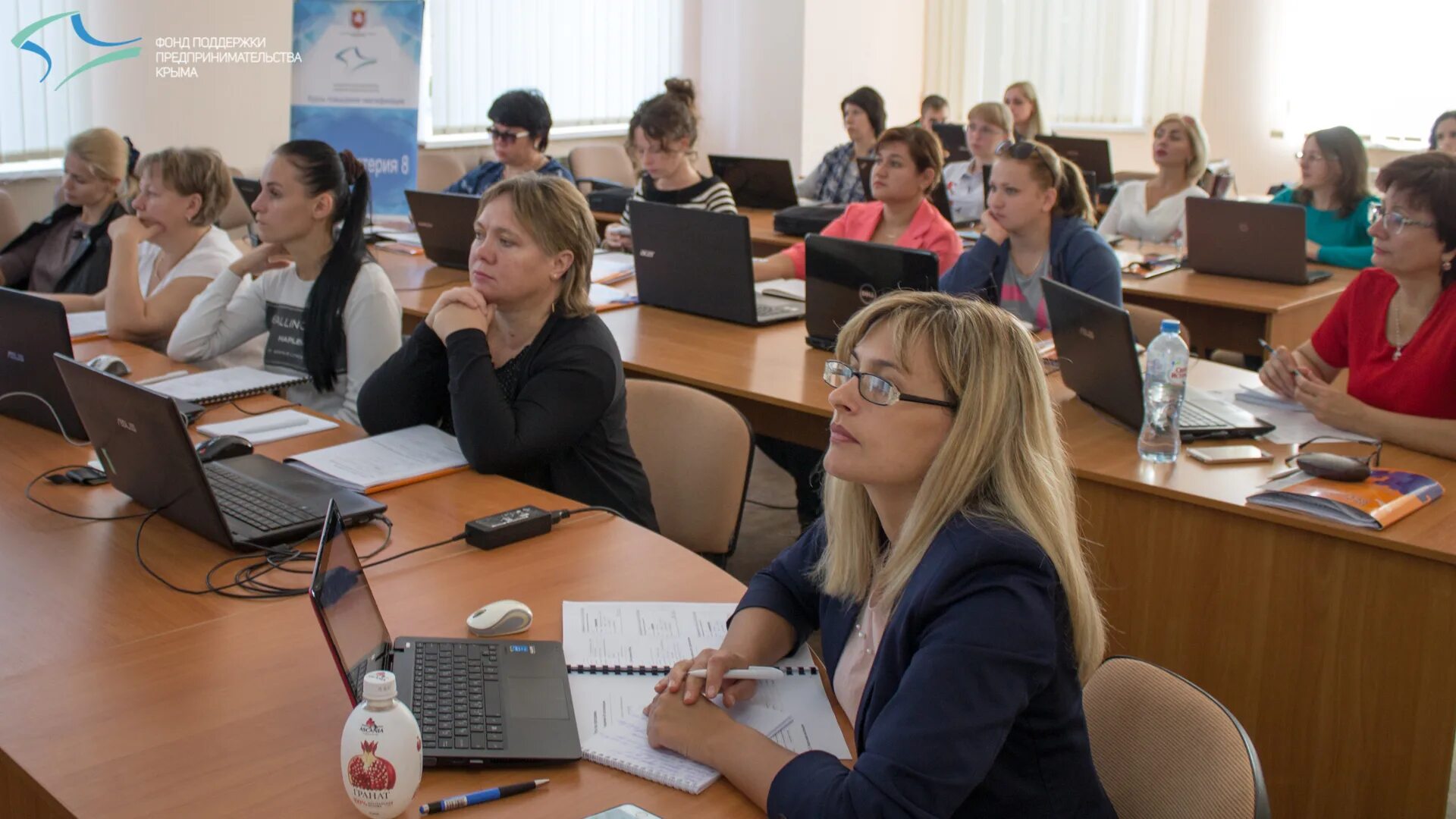 Академия курсы повышения. Повышение квалификации педагогов. Переподготовка педагогов. Учителя на курсах повышения квалификации. Повышение квалификации для преподавателя вуза.