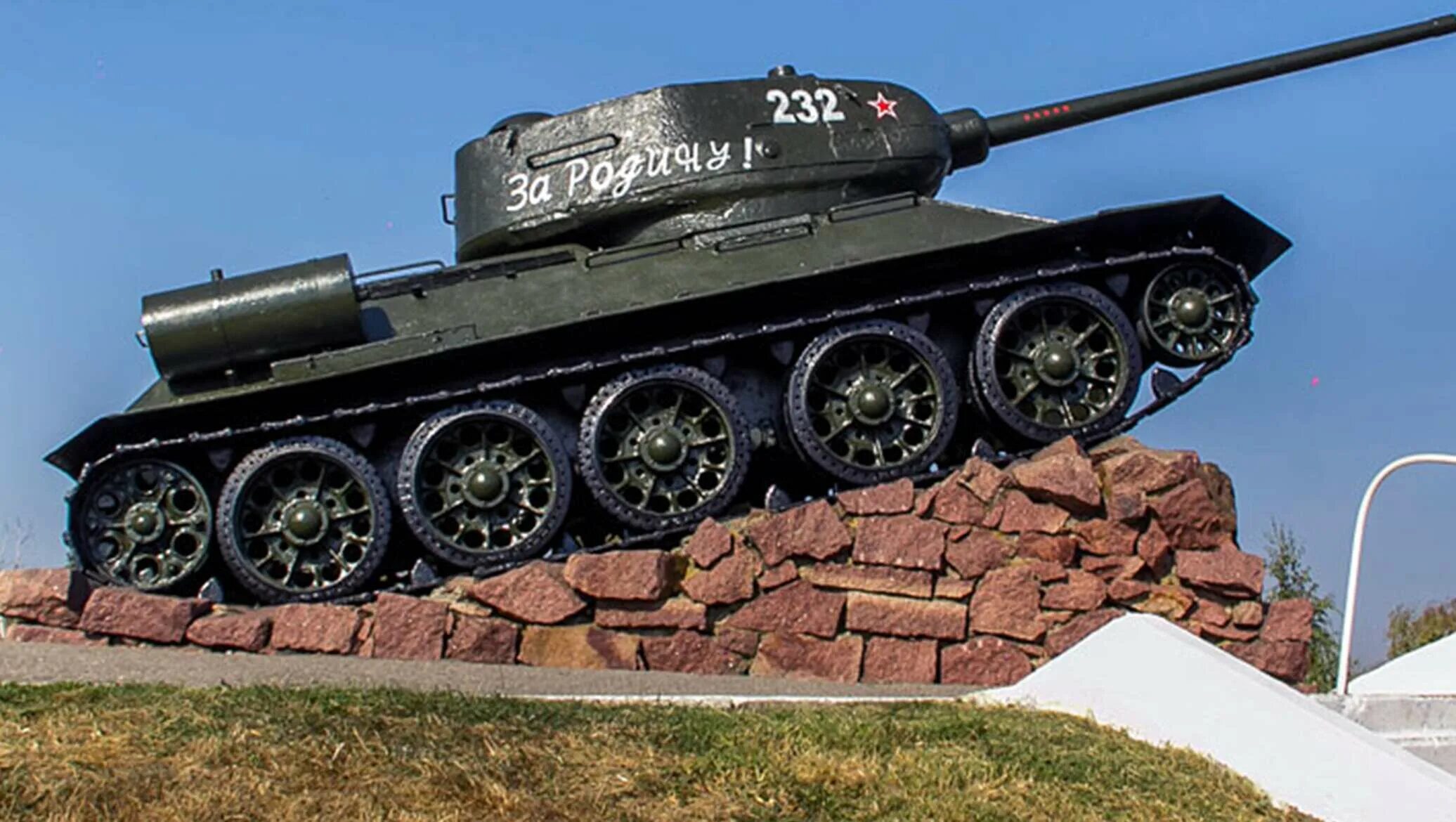 т 34 на украине. нормандия-неман, 1. памятник освободителям пскова танк т-34. танк на крепости великие луки. танк великие луки.