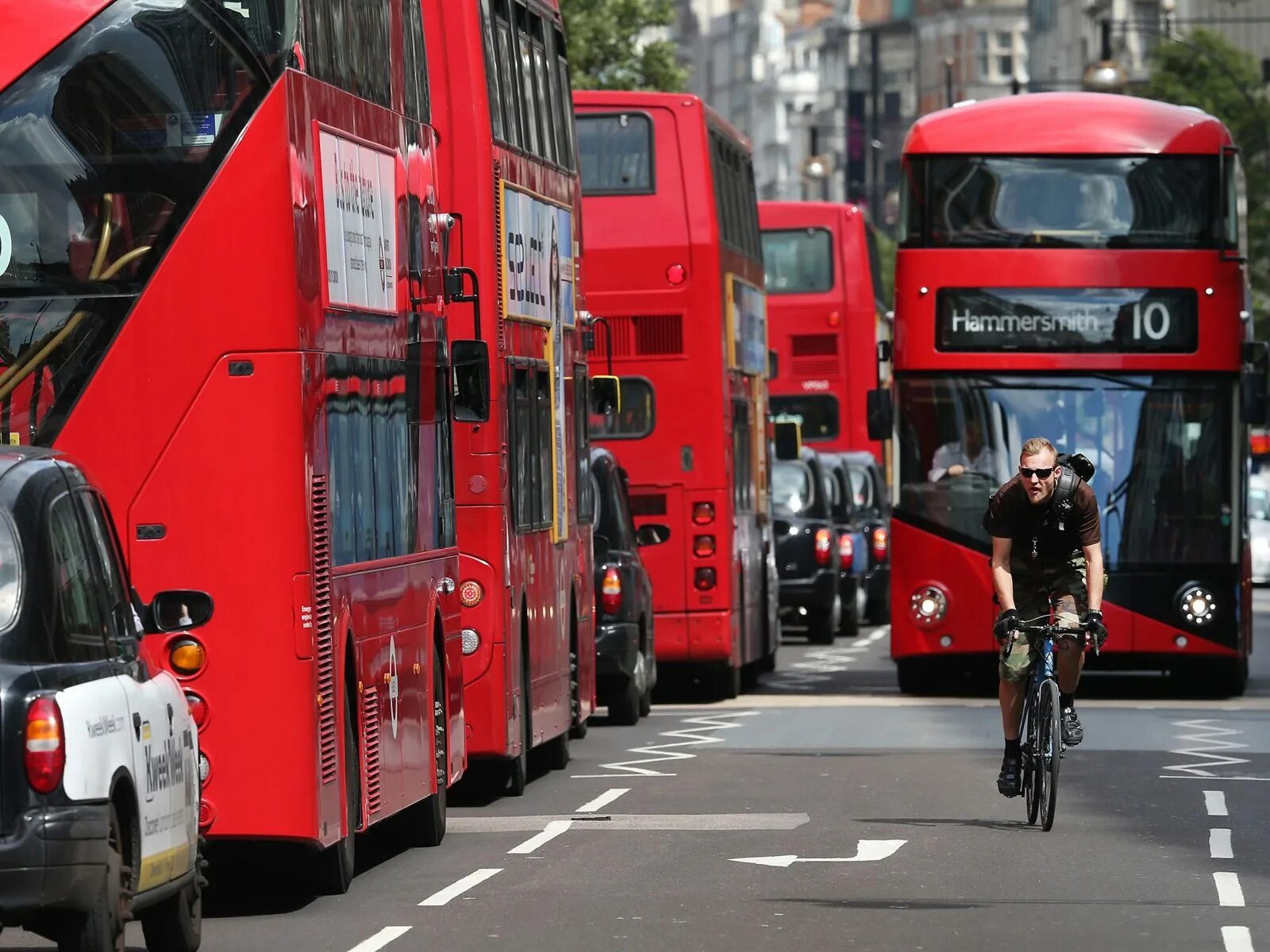 Public transportation. Общественный транспорт в Британии. Транспорт Лондона. Красный автобус. Автобус Лондон.