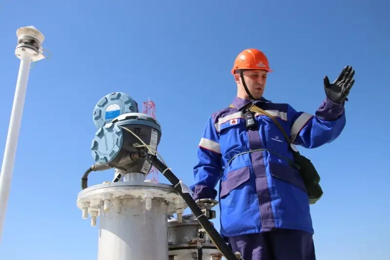 Оператор товарный транснефть. Каска транснефть. транснефть ухта. спецодежда транснефть.