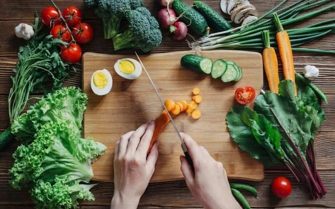 Здоровое питание россии. Здоровая еда. Здоровая пища овощи. Овощи на столе. Здоровая и полезная пища.