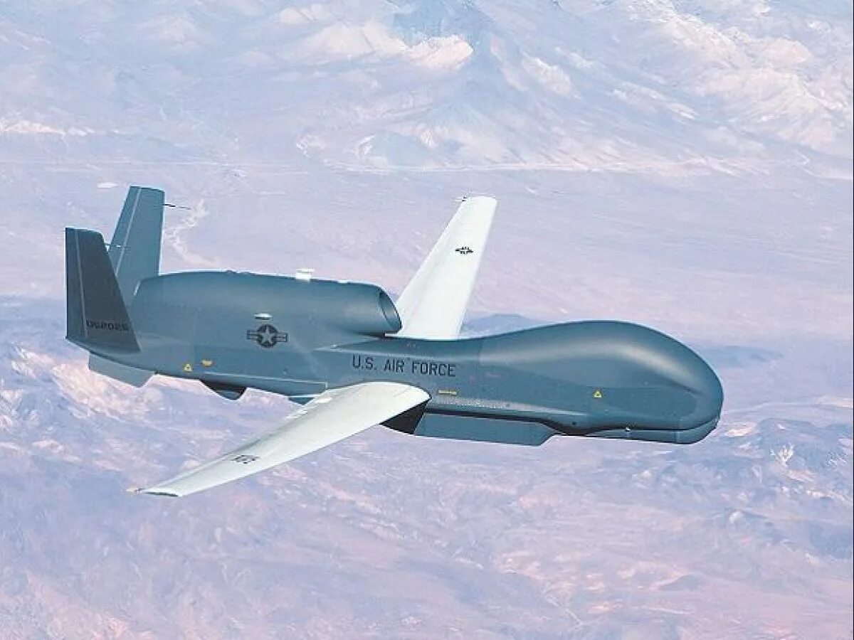 Глобал хок. Беспилотник RQ-4b Global Hawk. ВВС США RQ-4b Global Hawk. БПЛА RQ-4 Global Hawk. Дрон RQ-4 Global Hawk.