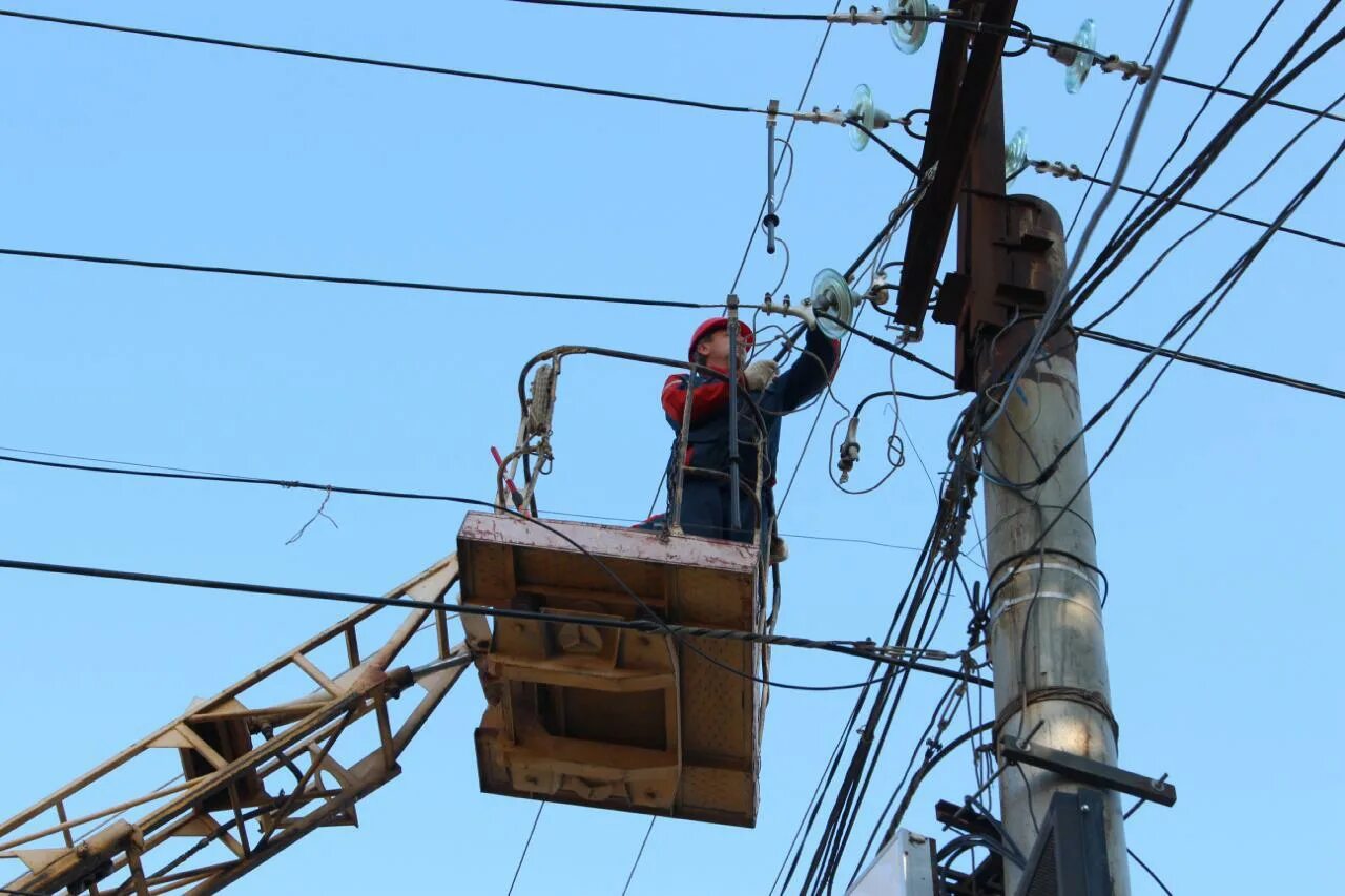 пожар на подстанции в дагестане. обрыв лэп. энергетики дагестана. россети северного кавказа дагэнерго. ураган в дагестане сейчас.