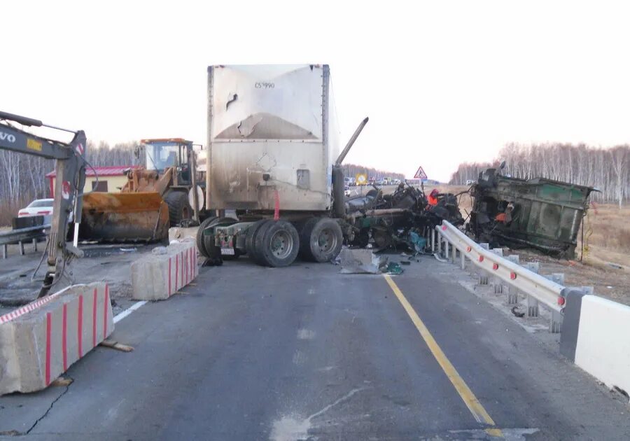 Чп в амурской области сегодня. Авария в Свободном Амурская. ДТП В Благовещенске с участием КАМАЗА. ДТП КАМАЗ Амурская область.