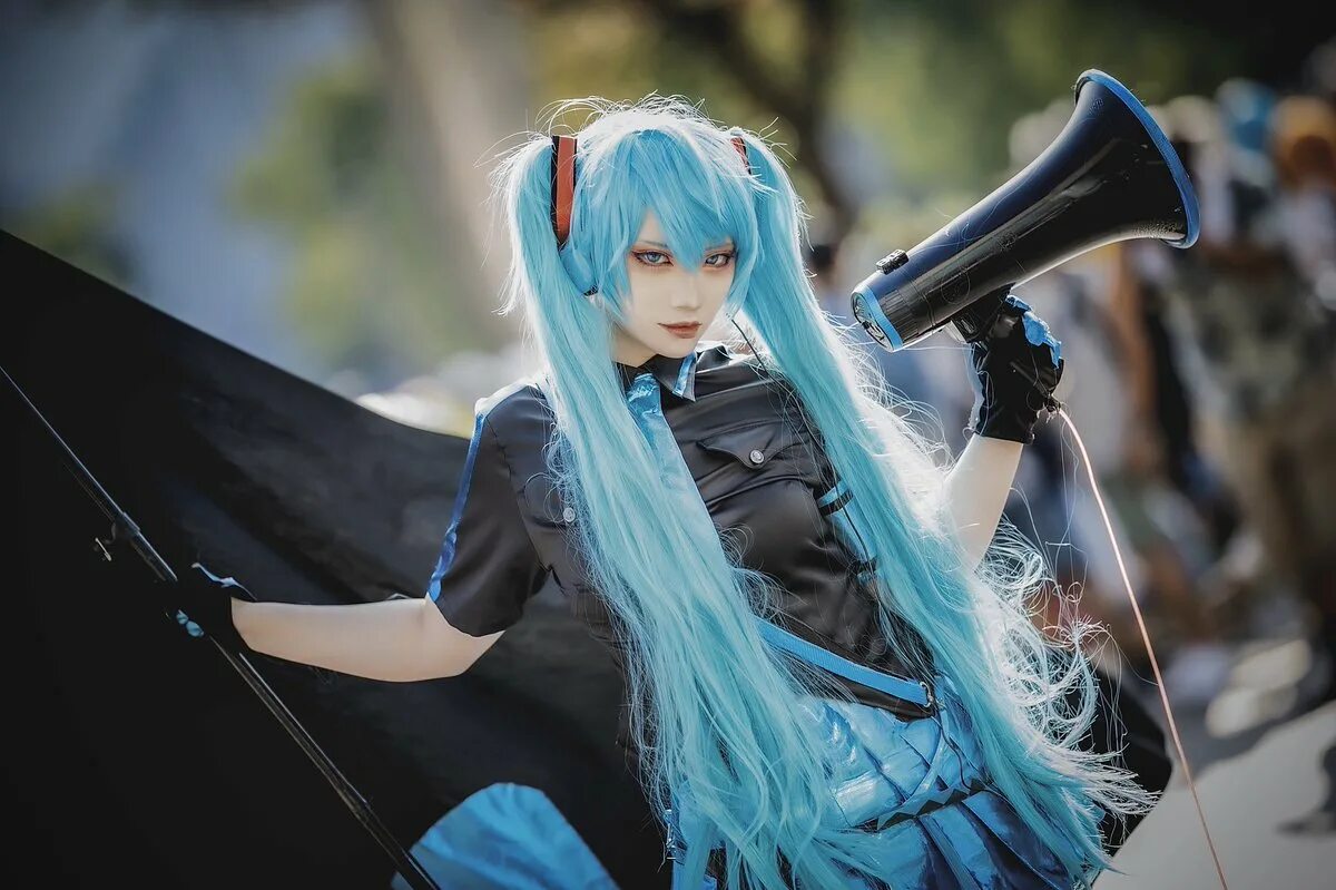 Hatsune miku cosplay. Косплеер Мику. Хатсуне Мику 2022. Хатсуне Мику косплей. Мику Хатсуне сейчас.