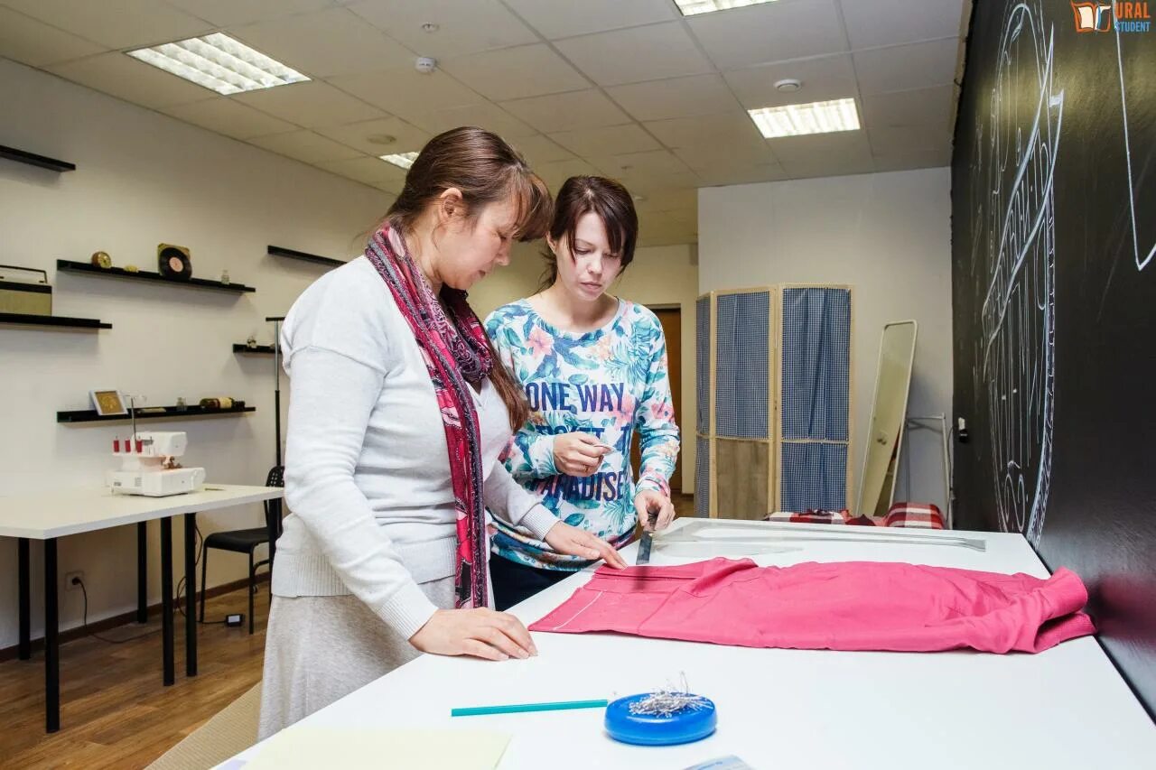 дизайнер одежды. курсы дизайна одежды. курсы одежды. конструктор модельер швейных изделий.