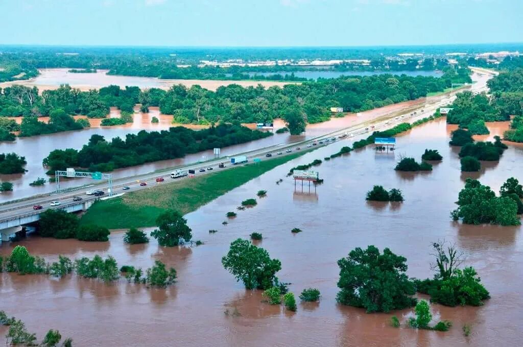 Floods in slovakia. Индия 1970 наводнение. Босния и герцеговина наводнение. Наводнения в евразии. Затопленный дом.