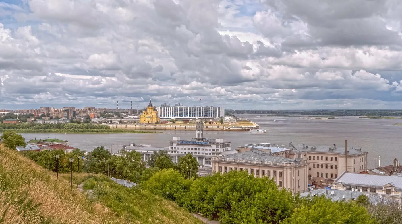 Стрелка Нижний Новгород 2023. Виды Нижнего Новгорода 2023. Волга и Ока в Нижнем Новгороде. Нижний Новгород облик города. Нижний новгород какая страна