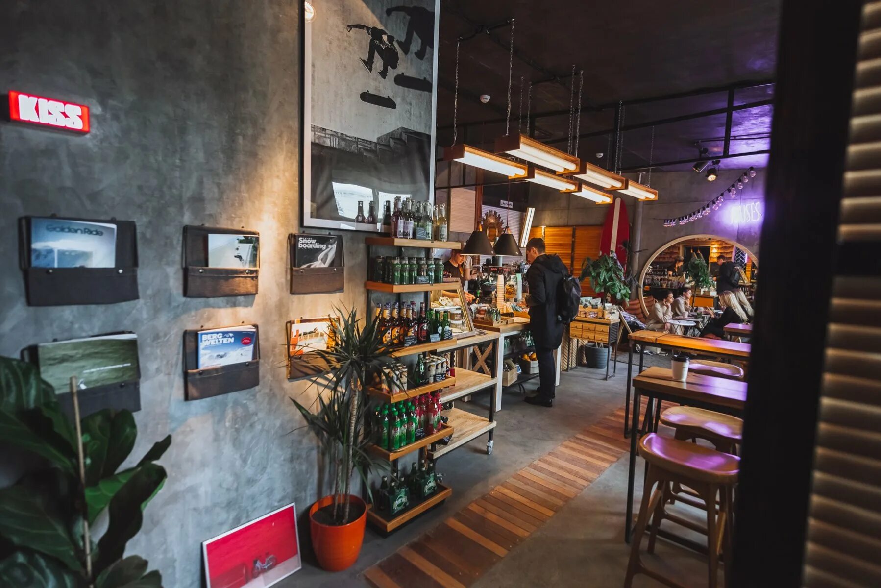 Surf coffee x flow. Серф кафе казань. surf coffee казань. кофейня серф воронеж. серф кафе челябинск.