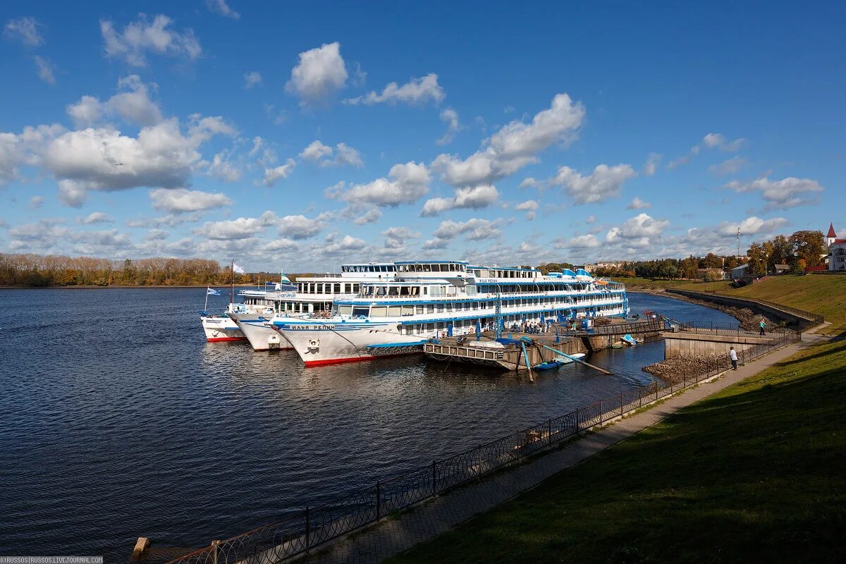 Круиз по волге золотое кольцо. Волга река круиз. Волга круиз Татарстан. Путешествие по реке Волга. Москва Соловки на теплоходе.