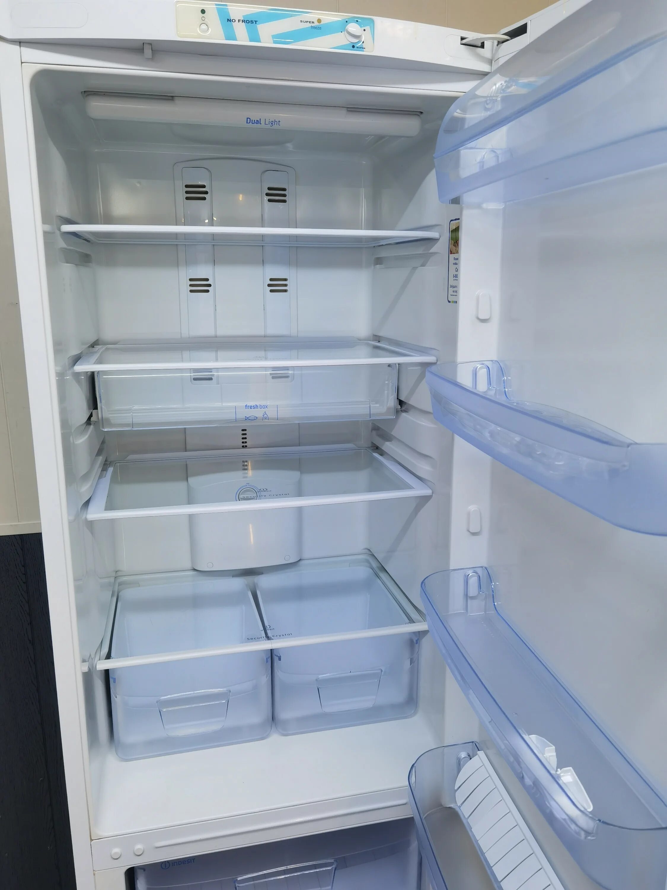 Холодильник купить цена индезит. Холодильник Индезит 23999. Холодильник Индезит 16. Холодильник Индезит 150 см.