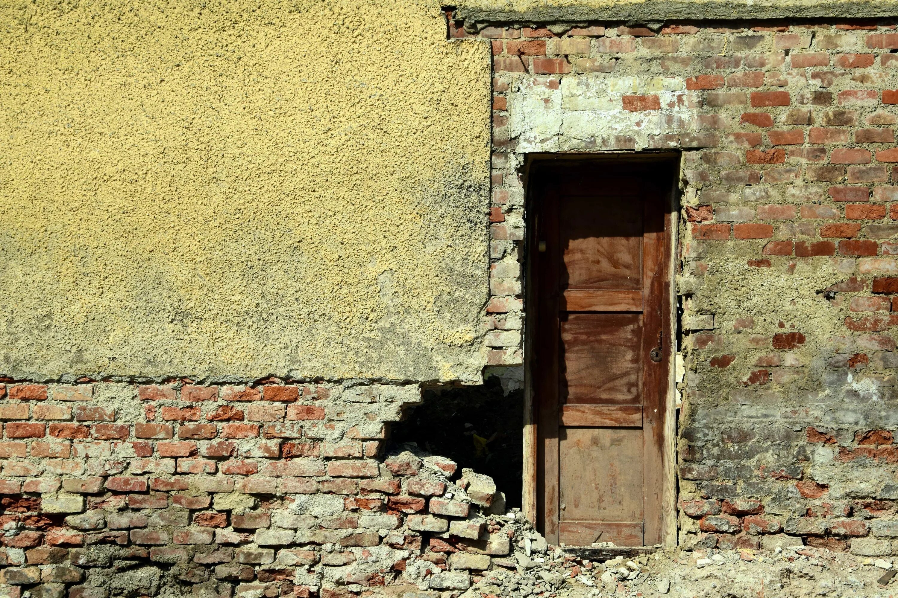Разрушенное окно. Старинная стена. Старый дом стена. Стена старого дома. Разрушенная стена.