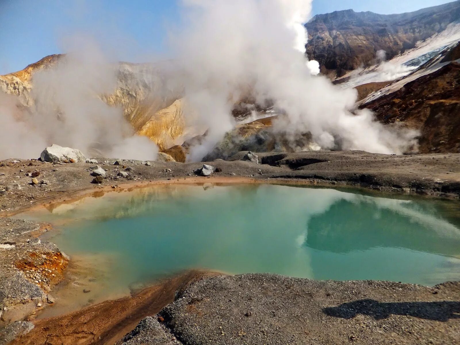 фумаролы долина гейзеров. апачинские термальные источники петропавловск-камчатский. малая долина гейзеров (дачные горячие источники). петропавловск-камчатский долина гейзеров. термальные источники камчатки.