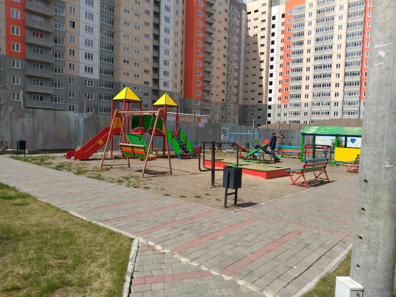 Жар птица ксил площадка. Игровой комплекс. Площадка красноярск. Игровые площадки красноярск. Детская площадка с навесом.