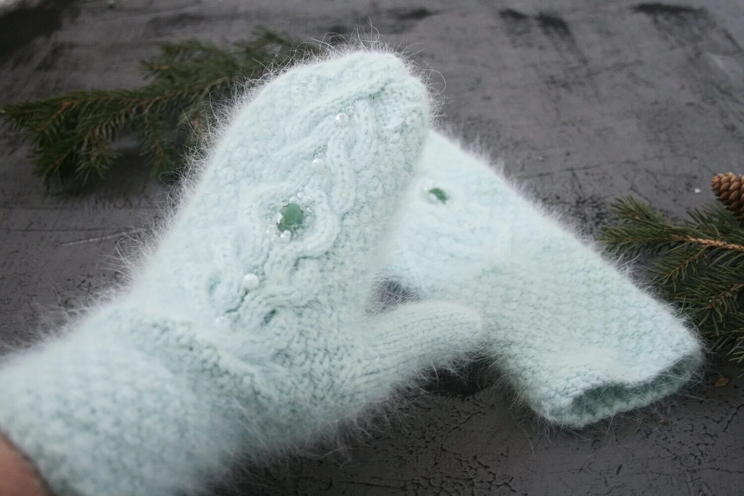 Рукавицы из пуха норки. Варежки женские пух норки. Варежки женские пух норки. Варежки пушистые женские. Варежки с косой.