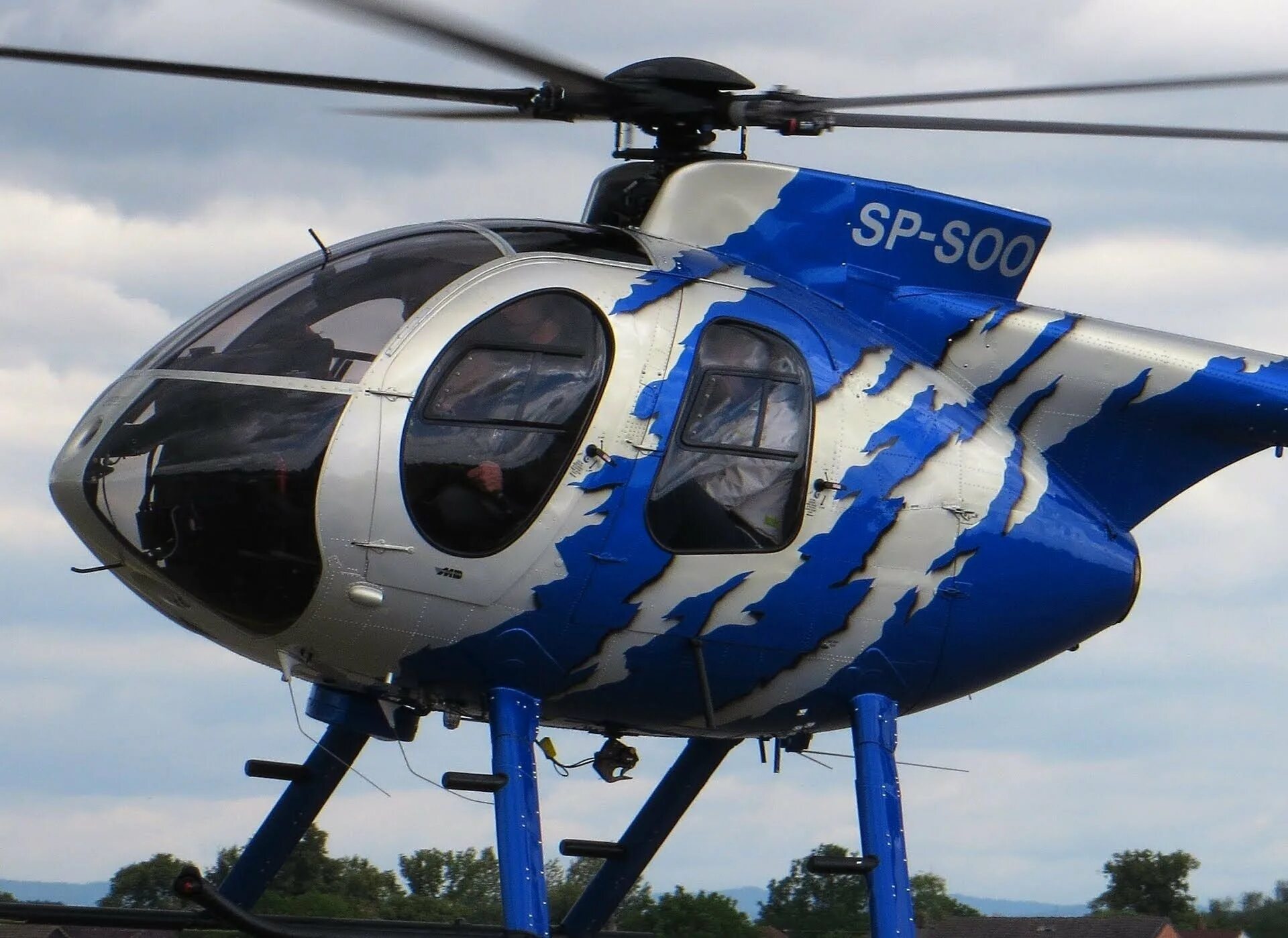 Мд 500. MD 500e вертолет. Вертолет МД 500 Дефендер. MD-500. Heli 500 вертолет.