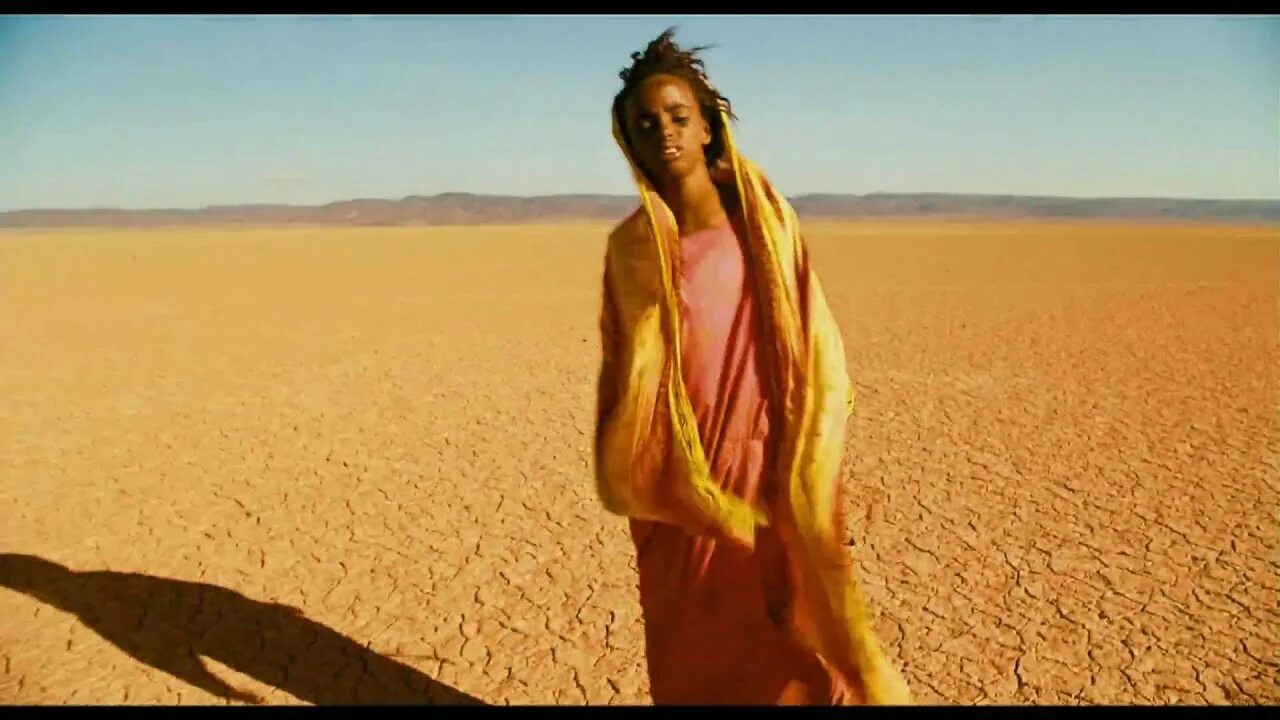 Цветок пустыни слушать. Варис дирие на обложке. Варис дирие. Цветок пустыни книга. Цветок пустыни слушать.