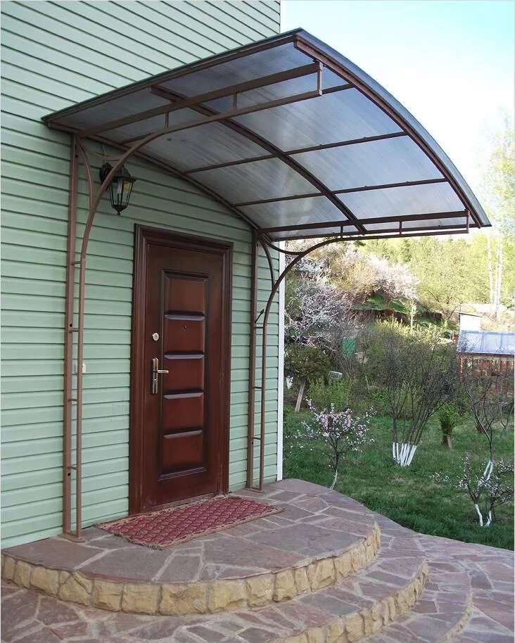 Навес над крыльцом на столбах. Крыльцо с навесом. Крыльцо из поликарбоната. Козырёк над крыльцом. Крыльцо с навесом.