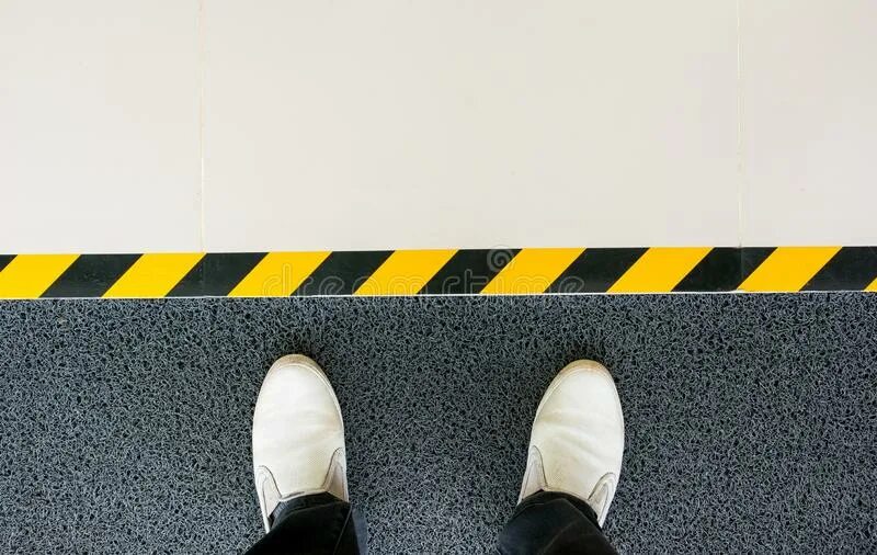 Step line. Следи за ступеньками. mind the step.
