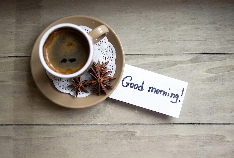 Доброе утро на английском. Доброе утро на английском картинки. Кофе с запиской хорошего дня. Фото с добрым утром на английском.
