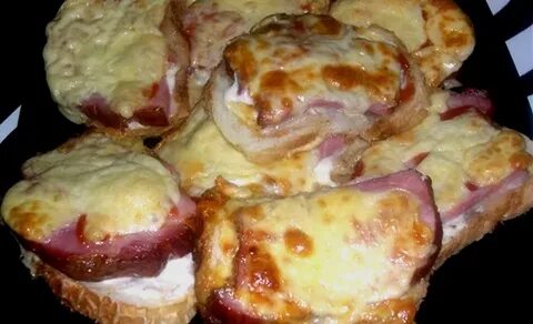 Бутеры в духовке с сыром и колбасой