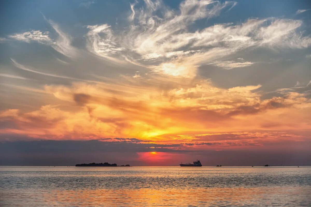 закат 03. 01 2024. покажи картинку на море восход. закат 03. 01 2024.