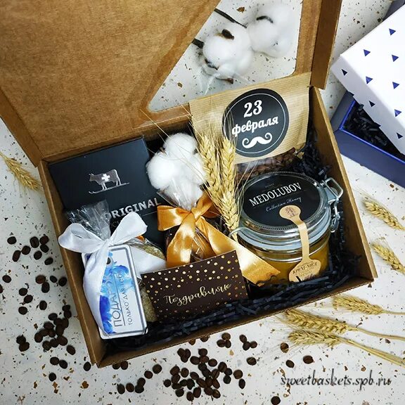 Подарочная коробка с кофе и шоколадом. Букет с кофе и конфетами. Подарочный набор "для кофе". Коробка с кофейными зернами. Букет из кофе и конфет.